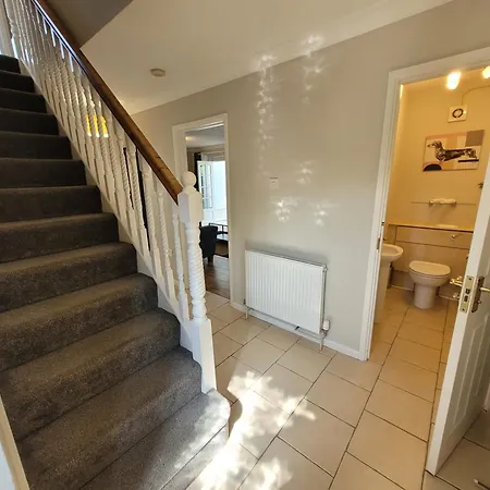 President Road- A Spacious And Homely Four Bed House By Catchpole Stays Lexden Exterior photo