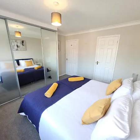 President Road- A Spacious And Homely Four Bed House By Catchpole Stays Lexden Exterior photo