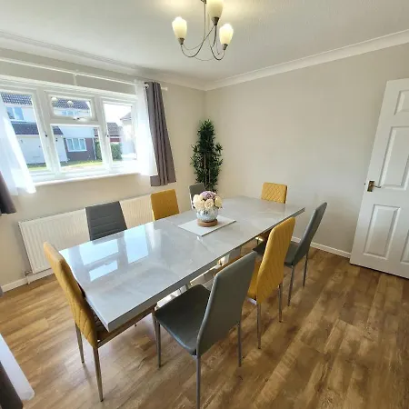 President Road- A Spacious And Homely Four Bed House By Catchpole Stays Lexden Exterior photo