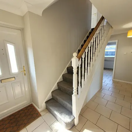 President Road- A Spacious And Homely Four Bed House By Catchpole Stays Lexden Exterior photo
