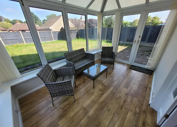 President Road- A Spacious And Homely Four Bed House By Catchpole Stays