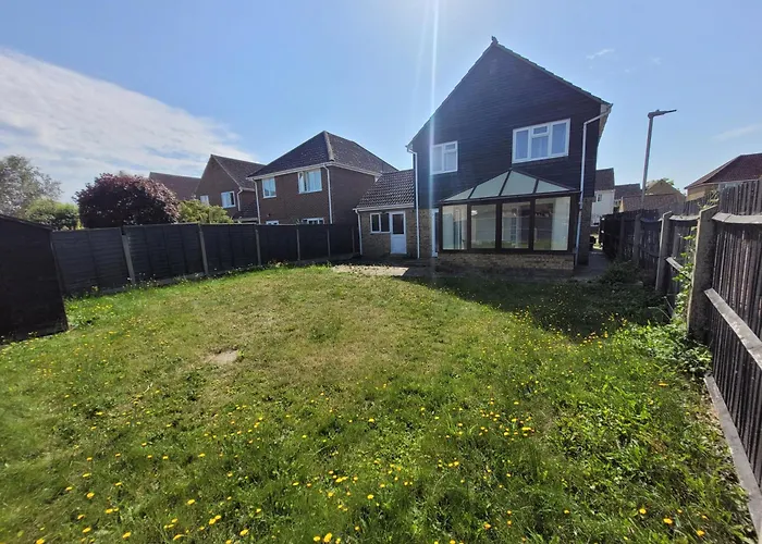 President Road- A Spacious And Homely Four Bed House By Catchpole Stays