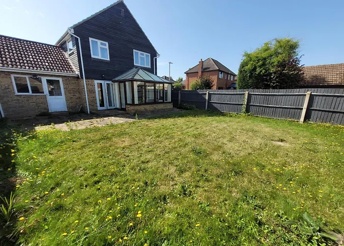 President Road- A Spacious And Homely Four Bed House By Catchpole Stays